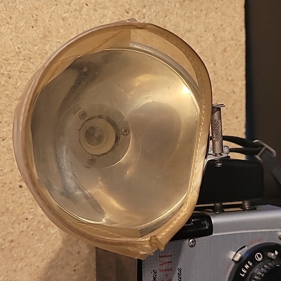 Vintage Kodak Brownie Bullseye Camera With Flash Attachment - Picture 5 of 10